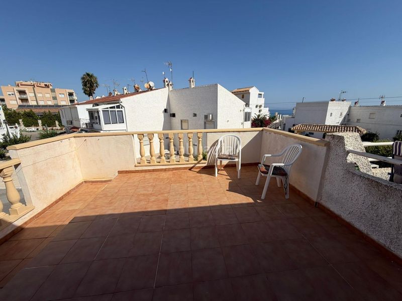 Foto 2f647902-9e15-48ae-8300-5d7e042b9d0e. Casa amb aparcament a Cabo Cervera Torrevieja