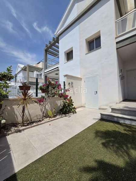 Foto 4ad37e28-ef0f-4339-9e37-8723b4a70cf1. Casa adossada amb aparcament a Lomas de Cabo Roig - Los Dolses Orihuela