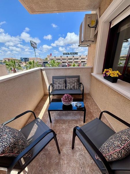 Foto 5115b695-e02e-4206-bbb7-073884fd0bf4. Apartament amb piscina a Aguamarina Orihuela