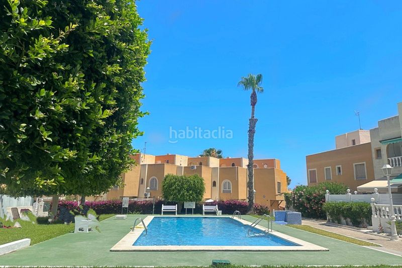 Foto fe5b1a03-6a2b-44a1-93b8-5cd3d4563531. Casa amb piscina a Torreblanca Torrevieja