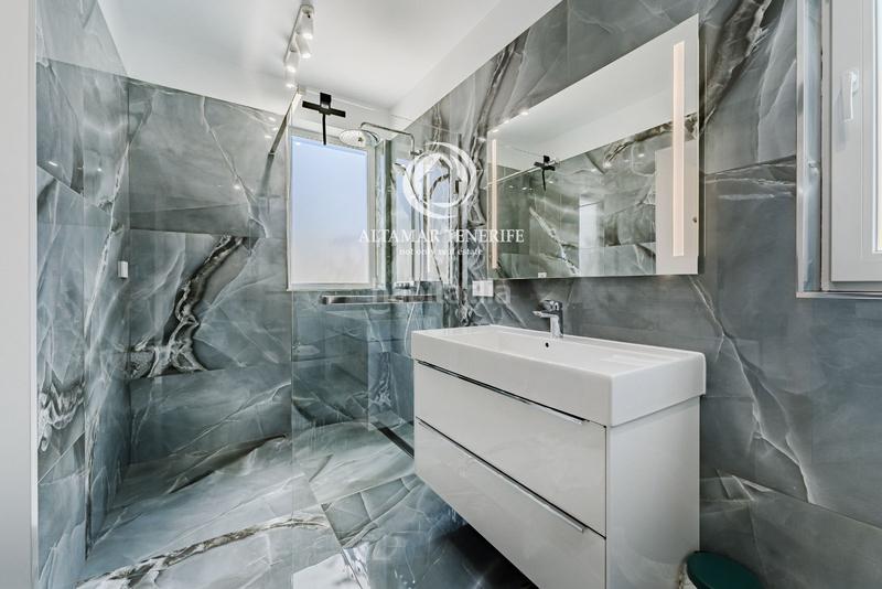 Foto 1532ad7e-cefa-49f2-a9f5-355a3ecf1163. House with parking pool in Playa del Duque Adeje