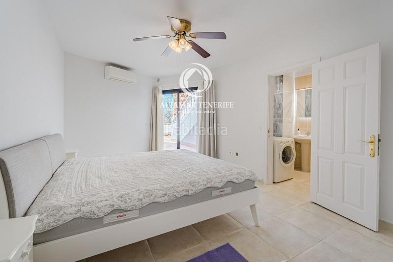 Foto 26792e73-6531-437b-9c04-cd9ea8c52aca. House with parking pool in Playa del Duque Adeje