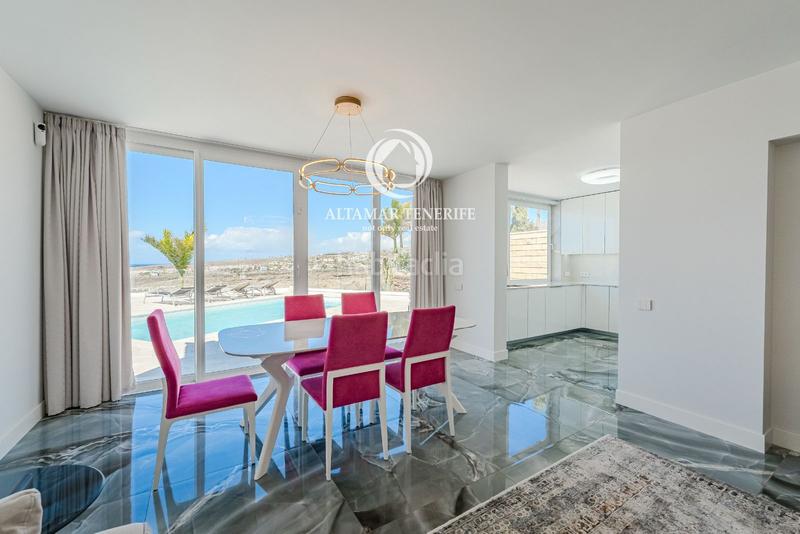 Foto 278e4b55-be91-4911-9eb7-87cf6f427a9d. House with parking pool in Playa del Duque Adeje