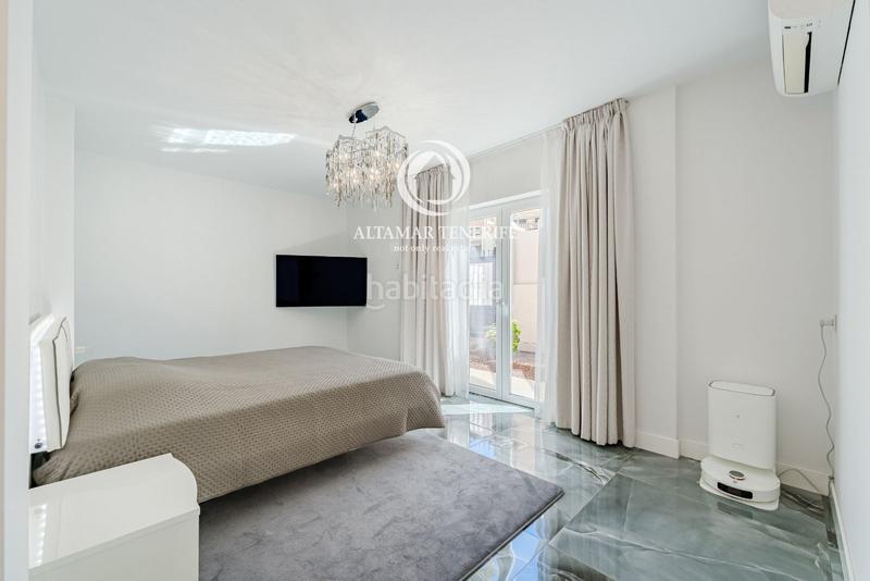 Foto 30cbc3cc-4296-42be-b591-3ecae2d5a96b. House with parking pool in Playa del Duque Adeje