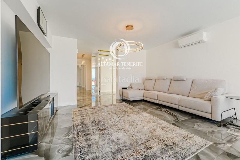 Foto 5f4feaf6-e6d0-4a8f-bf8f-b34567390e2a. House with parking pool in Playa del Duque Adeje