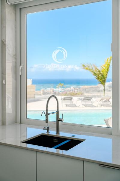 Foto 8dbab648-3d15-4c90-b986-5bd3421dac12. House with parking pool in Playa del Duque Adeje