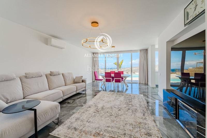 Foto b2eb6eaf-04d3-48f2-9ca0-b90ba7584a67. House with parking pool in Playa del Duque Adeje