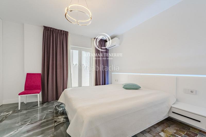 Foto c390a991-5457-451d-92de-a732d210e9c4. House with parking pool in Playa del Duque Adeje