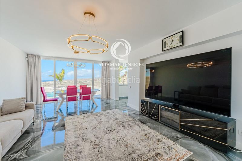 Foto db3a2576-2576-4857-b9fd-d8cb38fe3d02. House with parking pool in Playa del Duque Adeje