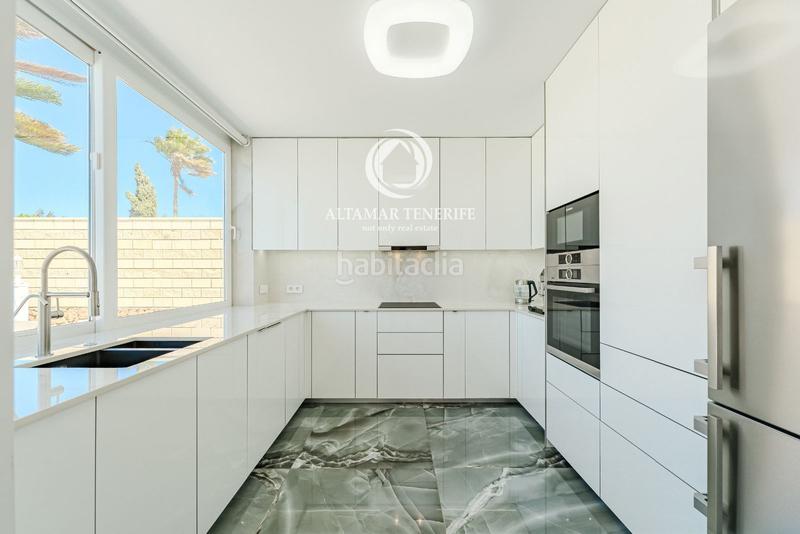 Foto f72d7f1f-7125-46ea-b3fd-e67e5cd01ba2. House with parking pool in Playa del Duque Adeje