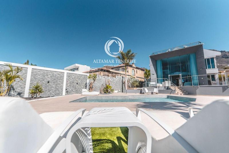 Foto 74add86b-a1cd-4092-bb1a-e5a48f964d25. Casa amb aparcament piscina a Playa Fañabé Alto Adeje