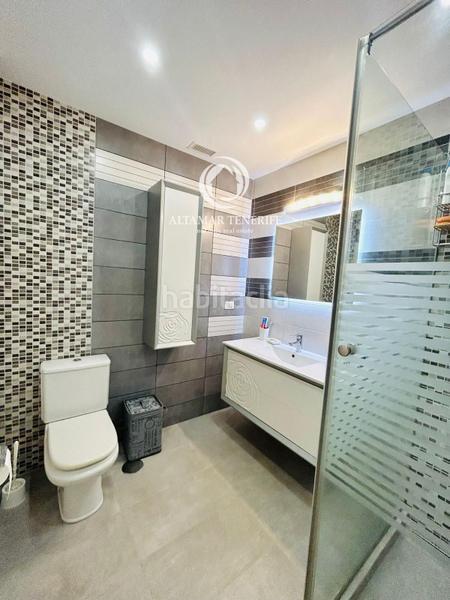 Foto c3a7ffc2-3a6e-4a99-a575-fa6140cae612. Casa amb aparcament piscina a Playa Fañabé Alto Adeje