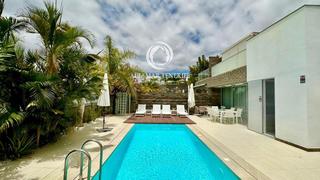 Maison à Playa del Duque. Villa exclusiva en el duque