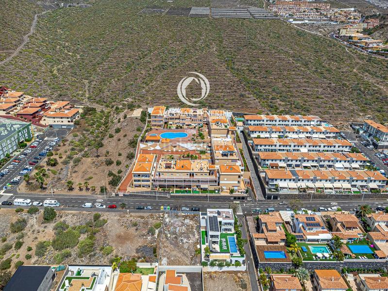 Foto 106a7dd2-4174-40ea-8e4b-4bb894ba7a6a. Apartamento ático con espectacular terraza panorámica en costa el madroñal en Adeje