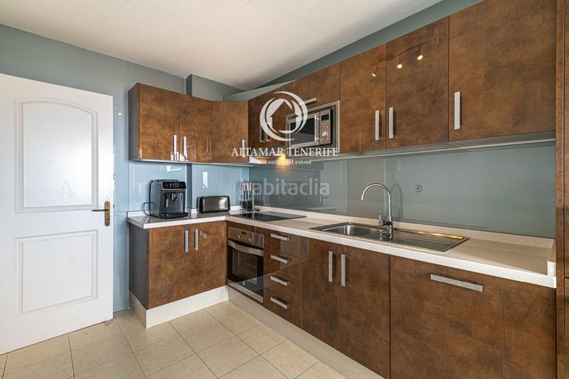 Foto 239605a7-fec1-412e-832b-1590f1f35b45. Apartamento ático con espectacular terraza panorámica en costa el madroñal en Adeje