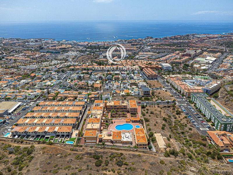 Foto 310423ed-e57a-43a7-acd0-6913fee3f668. Apartamento ático con espectacular terraza panorámica en costa el madroñal en Adeje