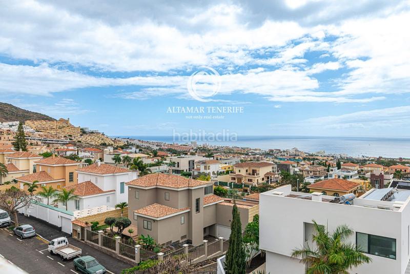 Foto 3eb670d8-0cf8-48b9-9e8d-ae35ba2d18d1. Apartamento ático con espectacular terraza panorámica en costa el madroñal en Adeje