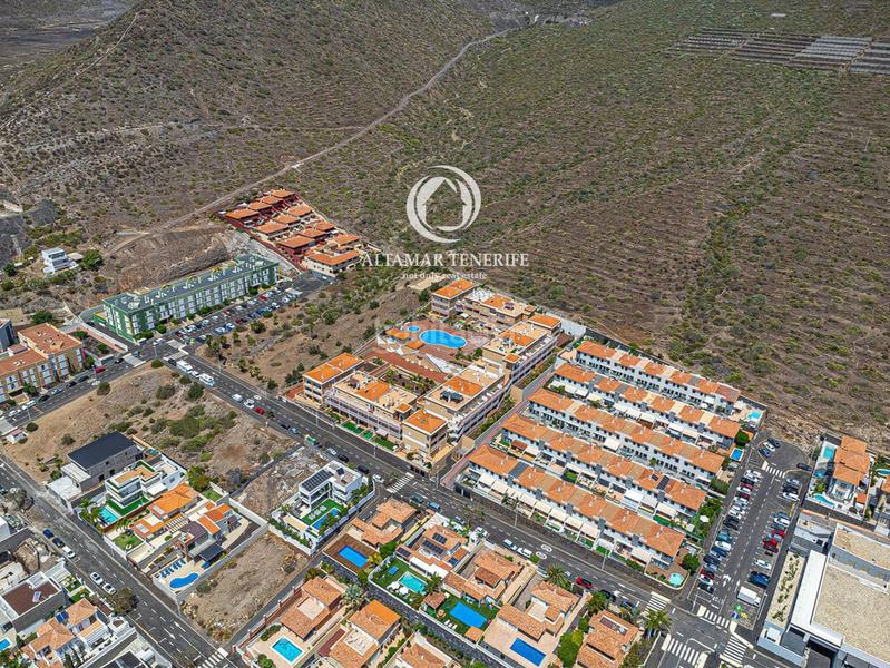 Foto 604190ba-8b22-48c2-8520-4535ac77ec9d. Apartamento ático con espectacular terraza panorámica en costa el madroñal en Adeje