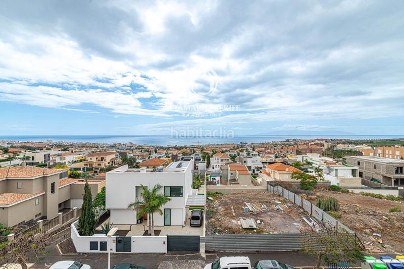 Foto 63c9c175-85c5-42c1-b9ed-c075f62d8da9. Apartamento ático con espectacular terraza panorámica en costa el madroñal en Adeje