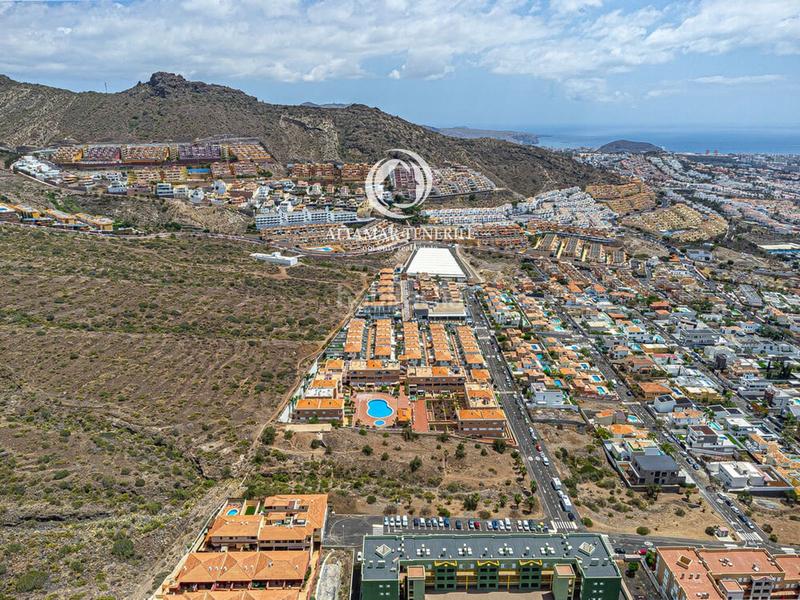 Foto 9f9835e5-5c10-452a-bcea-4f4d46f1bba0. Apartamento ático con espectacular terraza panorámica en costa el madroñal en Adeje