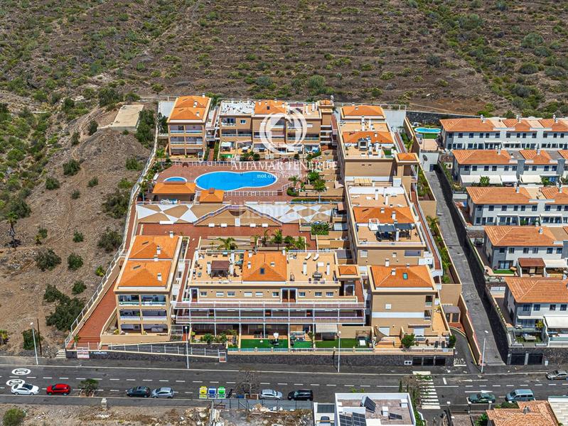 Foto c7026d0c-c13b-4c68-baa6-7c57746fb230. Apartamento ático con espectacular terraza panorámica en costa el madroñal en Adeje