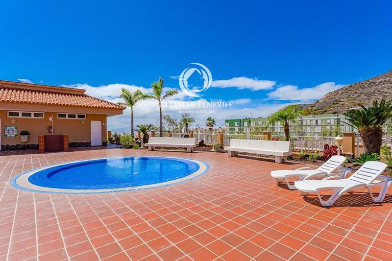 Foto c744cb45-90f4-444d-a6dd-685ad12b7945. Apartamento ático con espectacular terraza panorámica en costa el madroñal en Adeje