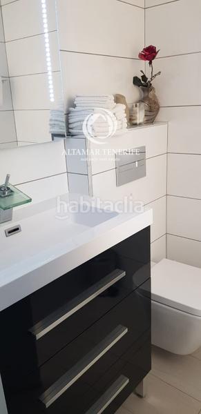 Foto 7aec3bd9-bd32-48e2-8444-391429cd2465. Casa adossada amb aparcament piscina a Playa Fañabé Alto Adeje