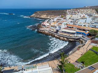 Casa  El muelle s/n. Casa pareada en la caleta a pocos metros del mar