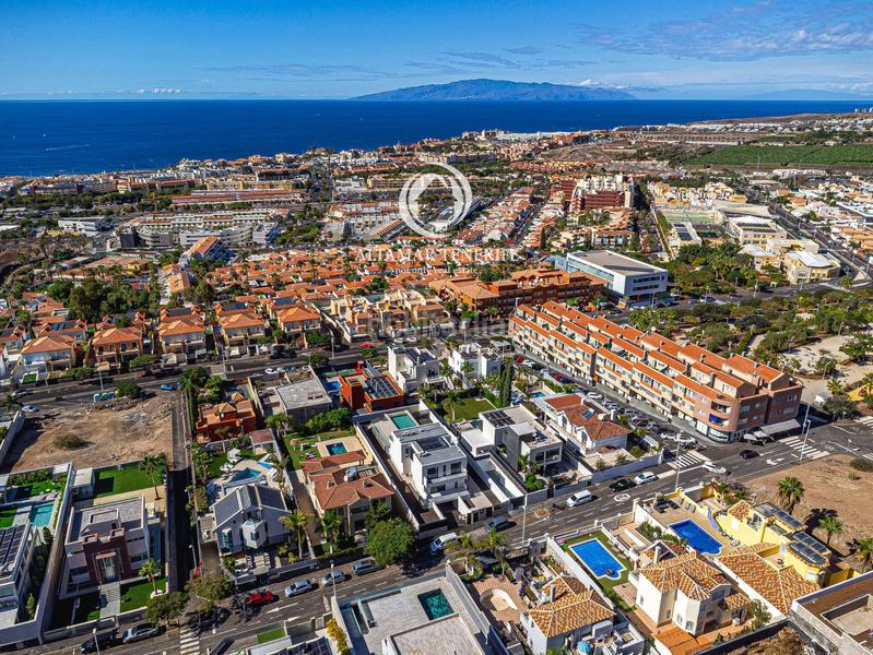 Foto 0092d415-b000-42c9-afdc-1467d94a3891. House with parking pool in Playa Fañabé Alto Adeje