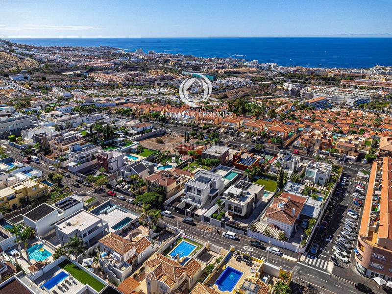 Foto 24e7124b-678e-49c7-bb41-e684caba8d2e. House with parking pool in Playa Fañabé Alto Adeje