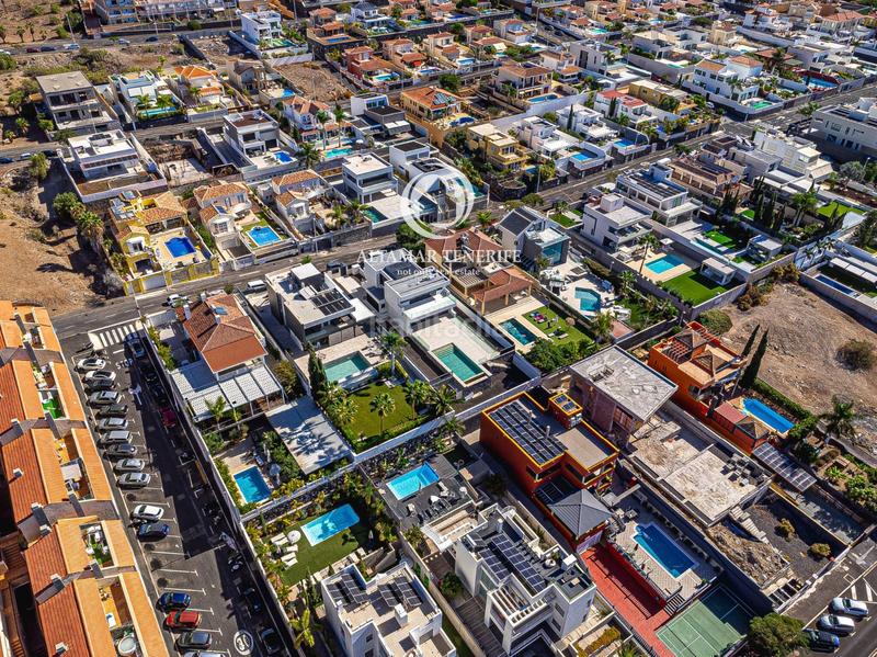 Foto 2940c1c2-8183-41fd-b375-bb1982985326. House with parking pool in Playa Fañabé Alto Adeje