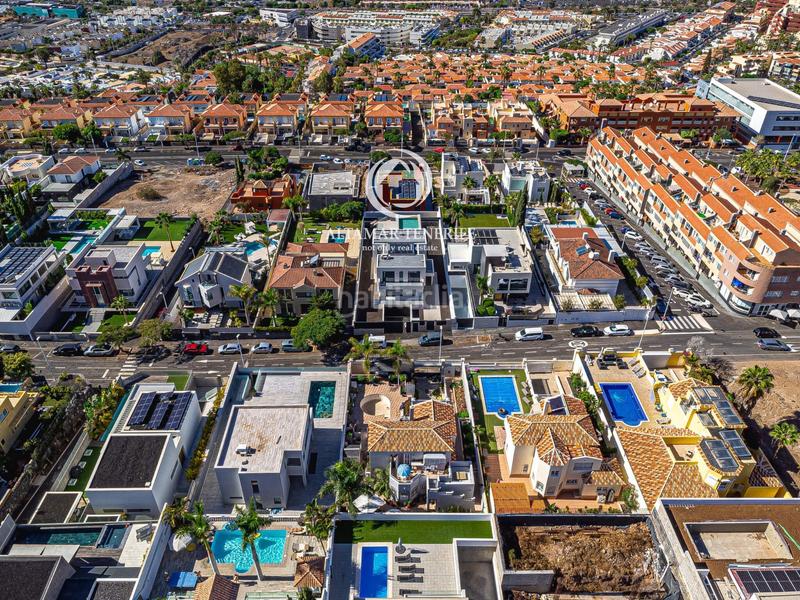 Foto 7de1f19d-4a40-4888-8321-20565bb23f08. House with parking pool in Playa Fañabé Alto Adeje