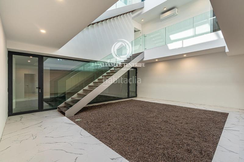 Foto 86b10107-a861-4072-961a-a8a9f072509b. House with parking pool in Playa Fañabé Alto Adeje