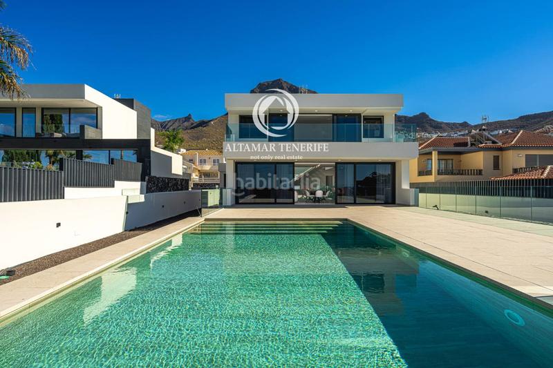 Foto 906d64f4-19ad-4856-a18d-36a216c7fd30. House with parking pool in Playa Fañabé Alto Adeje