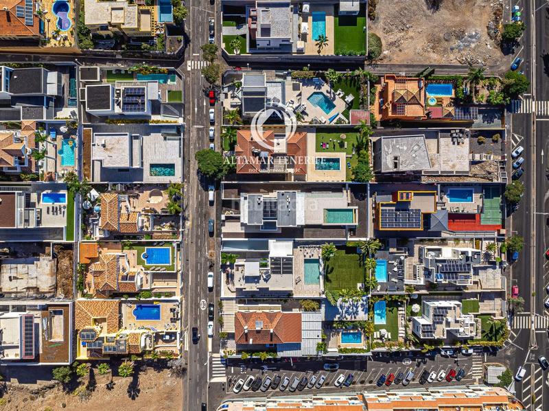 Foto 9727b223-67e0-46f8-bddc-6869c35776c0. House with parking pool in Playa Fañabé Alto Adeje
