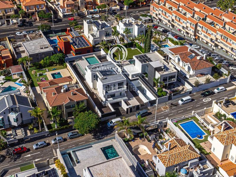 Foto b4603666-a2e2-4f0c-9e9e-d79b6acda0ee. House with parking pool in Playa Fañabé Alto Adeje