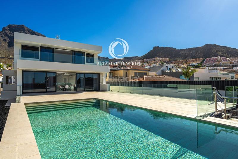 Foto c9cf5d5e-d58d-4df5-af0b-438506b09aa9. House with parking pool in Playa Fañabé Alto Adeje