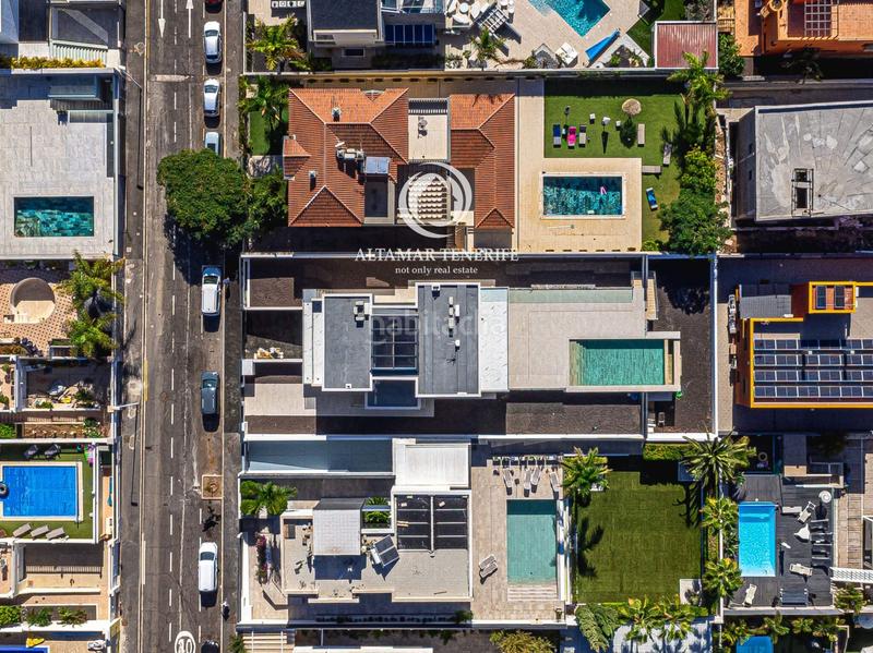 Foto d68a0b35-47e1-4238-b035-217e560b7a41. House with parking pool in Playa Fañabé Alto Adeje