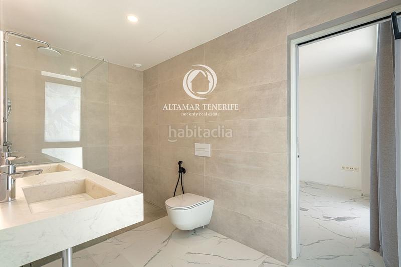 Foto f3e6d236-f76d-46eb-8d2c-87eae6c642b6. House with parking pool in Playa Fañabé Alto Adeje