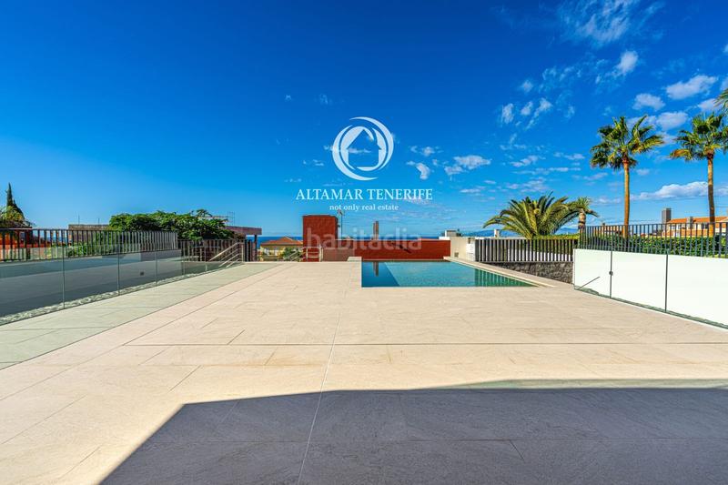 Foto f8a41ef9-ab58-47ac-bbe7-773e42c097b2. House with parking pool in Playa Fañabé Alto Adeje