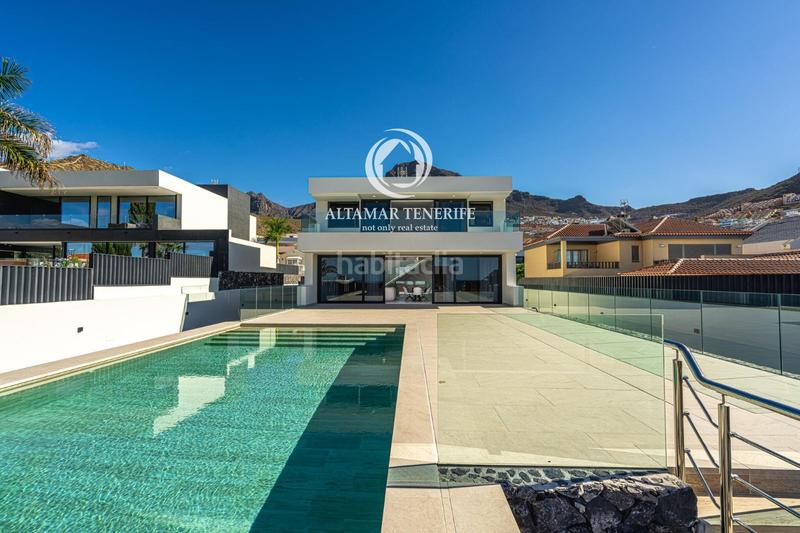 Foto f8db17b8-b45b-4f9f-8fd3-ed774db9a1a4. House with parking pool in Playa Fañabé Alto Adeje