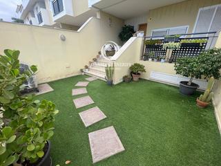 Maison jumelée à Casco Urbano. Adosado de 4 dormitorios en oasis de fañabé i