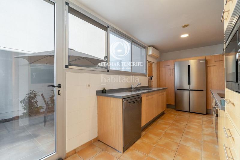 Foto a82af354-c4c9-462d-a992-adb7eb29b210. Casa amb aparcament piscina a Chayofa Arona