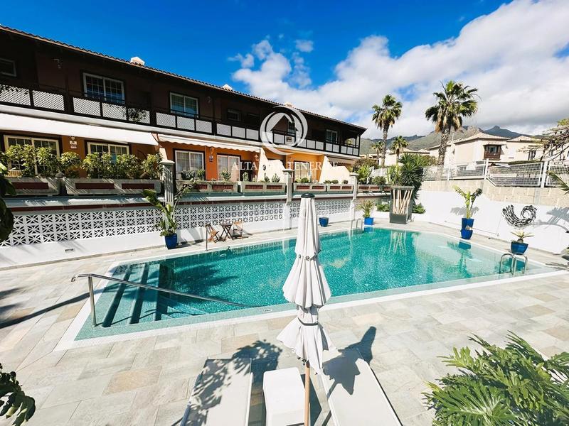 Foto 5dadf073-d750-4070-b133-fcb360087133. Casa a schiera con parcheggio piscina in Casco Urbano Adeje
