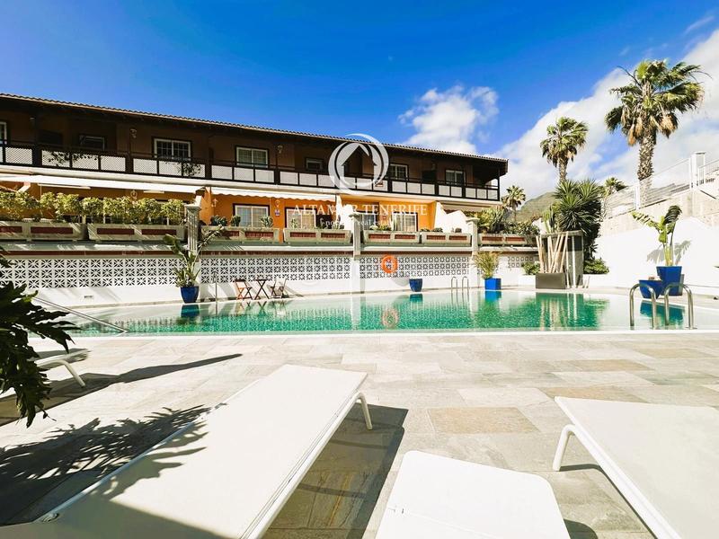 Foto a2553d43-d0e3-4dfc-8ca8-903c9bc2cd97. Casa a schiera con parcheggio piscina in Casco Urbano Adeje