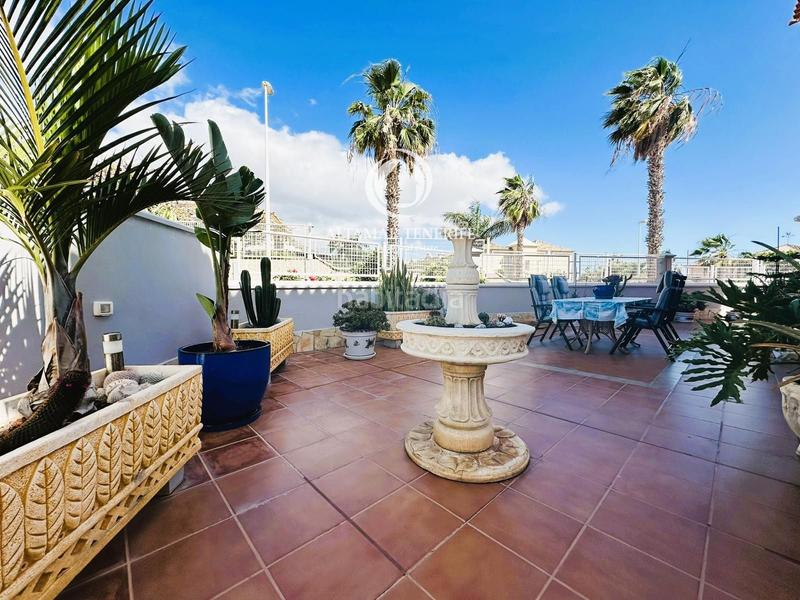 Foto af11fc17-6e84-41b5-a826-a685e24116e3. Casa a schiera con parcheggio piscina in Casco Urbano Adeje