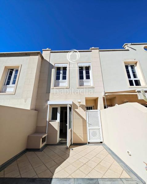 Foto 229fd056-7e7e-4e79-a3b7-ce2ae39e617d. Casa adossada amb aparcament a Chayofa Arona