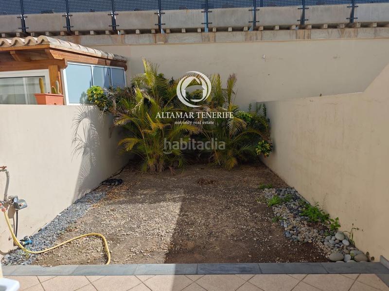 Foto 43d8a96c-d1a9-4db2-9e6a-9e2a40640dd6. Casa adossada amb aparcament a Chayofa Arona