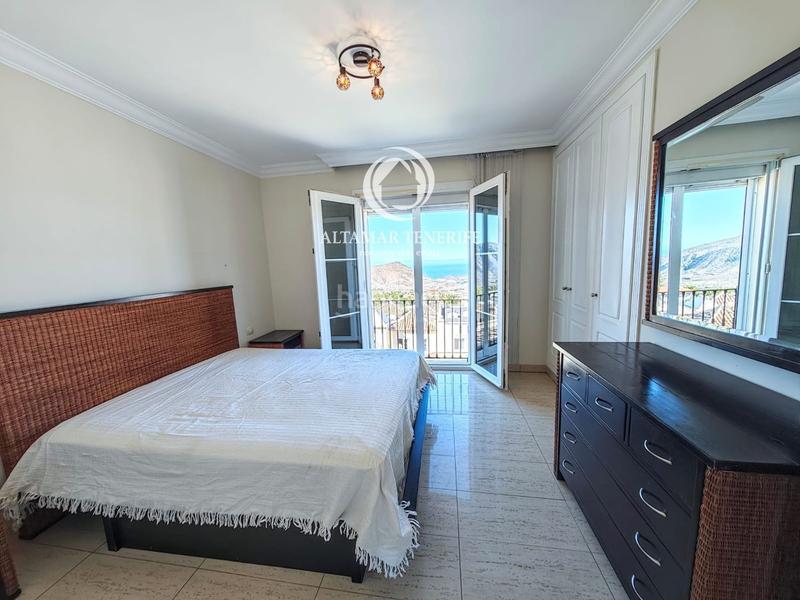 Foto 52a3800b-c5ee-44fa-9326-6e5a14a0fe06. Casa adossada amb aparcament a Chayofa Arona