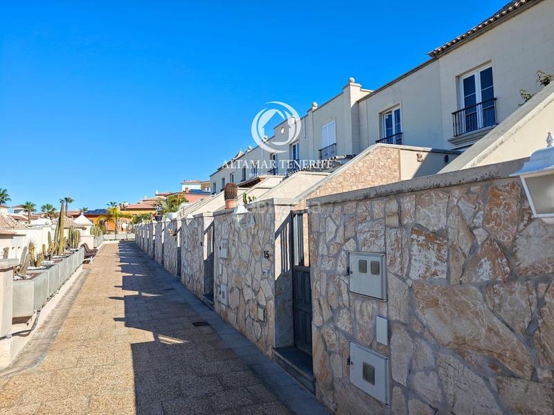 Foto 5fc2b1bc-7042-4060-8b4a-30b0c4fe4858. Casa adossada amb aparcament a Chayofa Arona